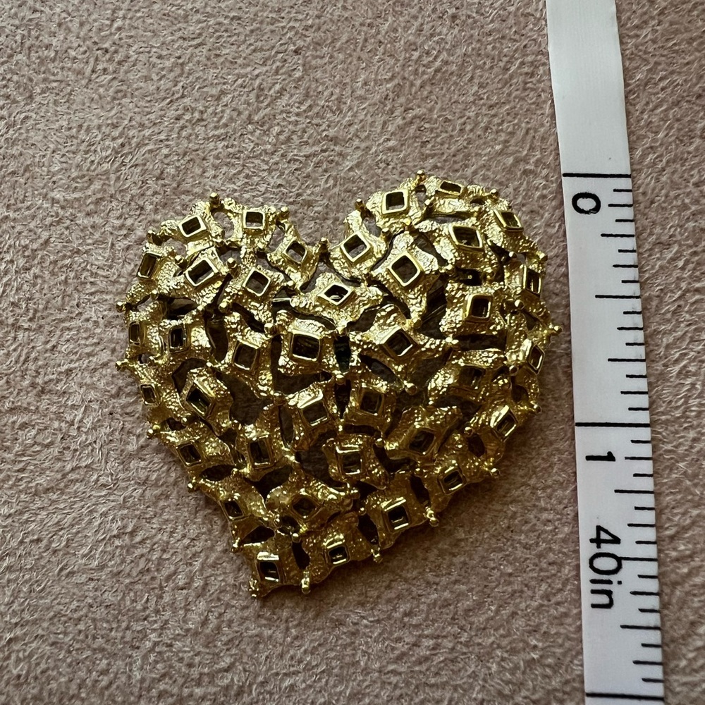 Vintage Gold Heart Brooch EUC